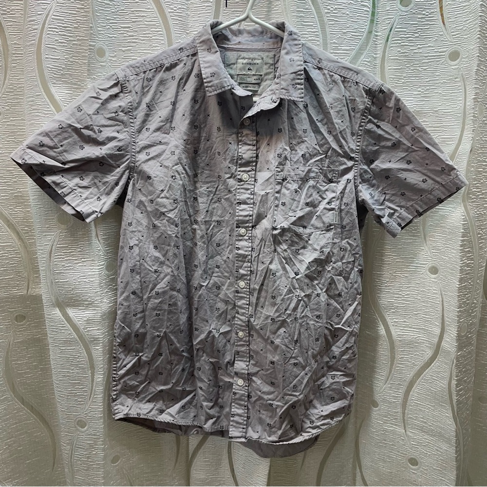 Quiksilver Button Down Shirt Mens Medium Gray Excellent Modern Fit Short Sleeve